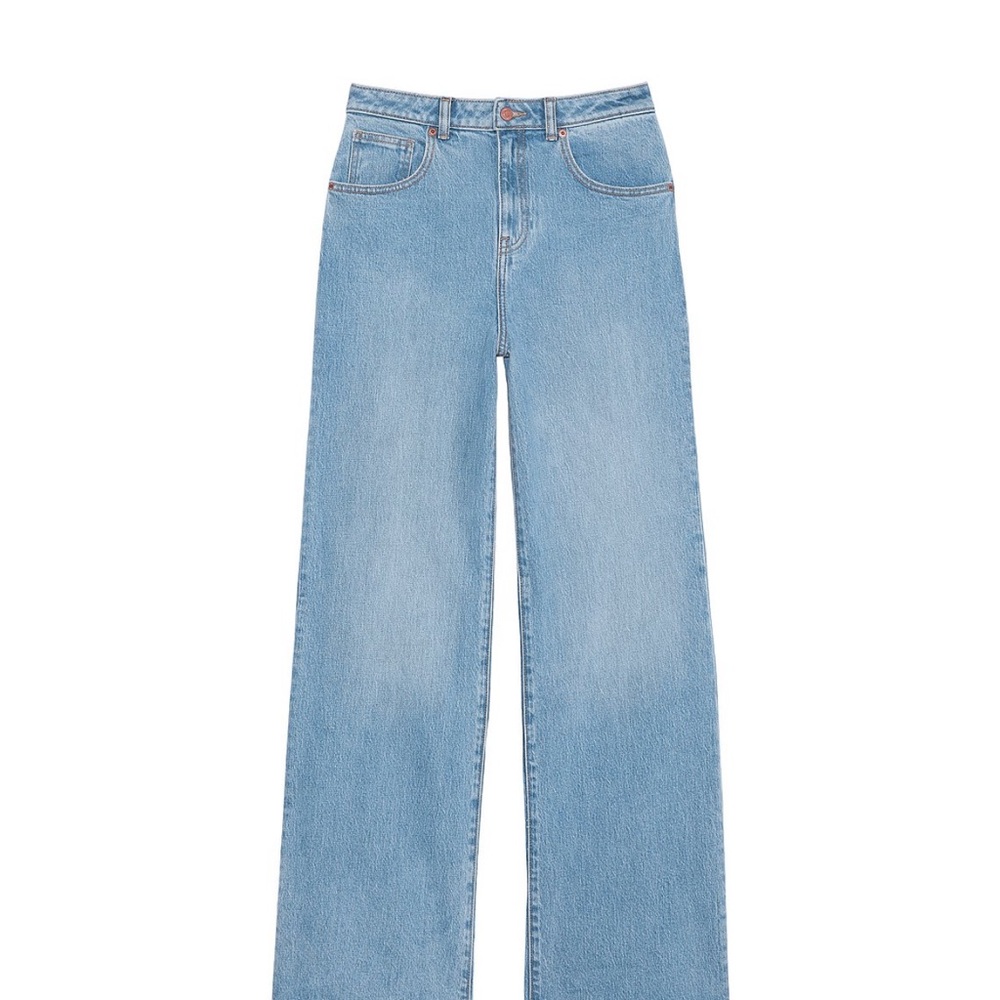 denim by PINK high rise jeans. light wash.